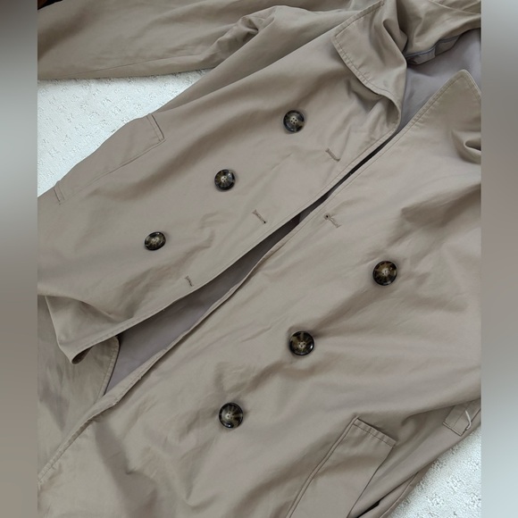 Classic Beige Trench Coat with Belt - Picture 10 of 11